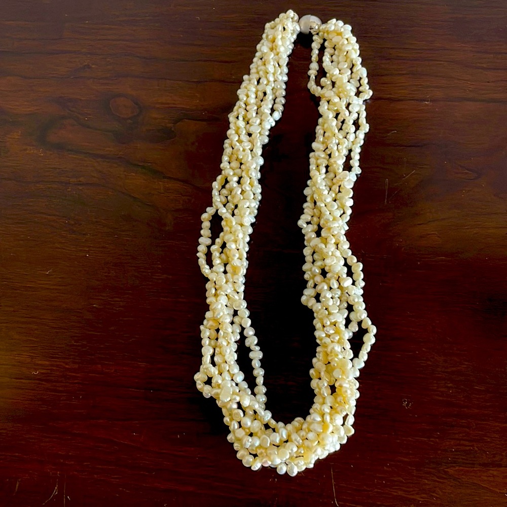 White Genuine pearls necklace